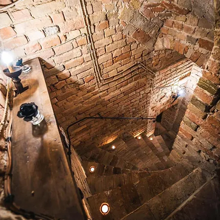 ホテル La Tavola Rotonda 3*