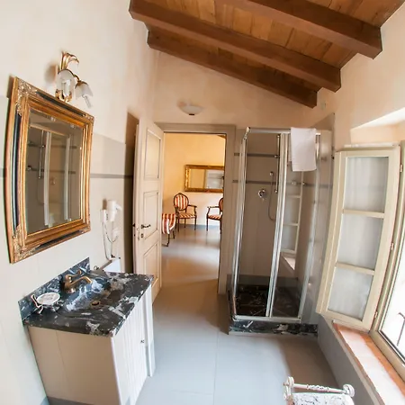 La Tavola Rotonda ホテル 3*