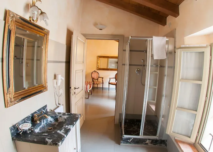 La Tavola Rotonda فندق 3*