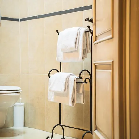 La Tavola Rotonda Otel Cortemaggiore