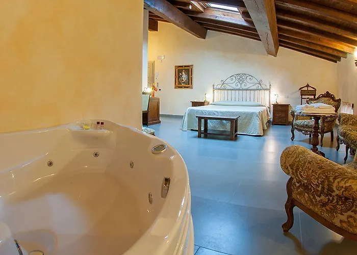 Hotel La Tavola Rotonda 3*